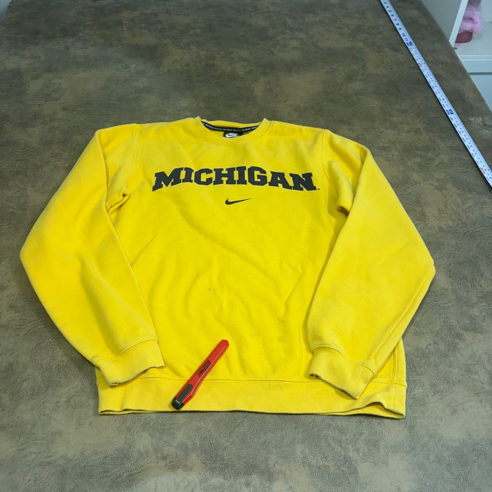 Nike Michigan Sweatshirt Mens Small Yellow Crewneck Fleece Pullover 2048